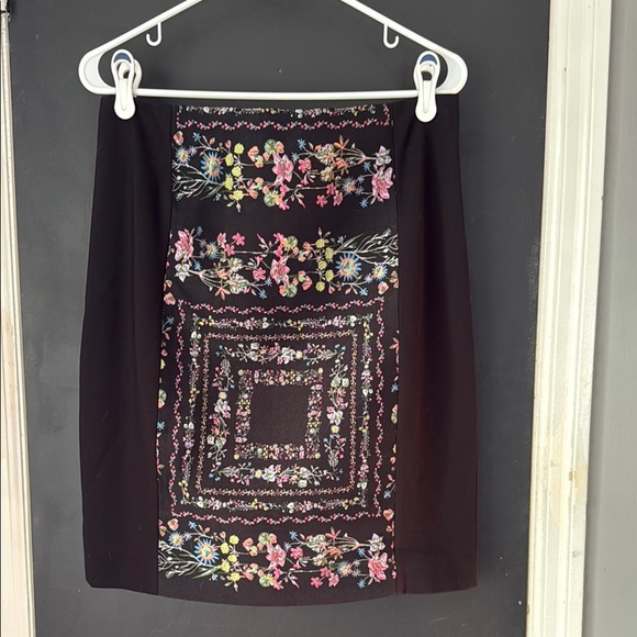 Ted Baker Annasa Floral Pencil Skirt Size: 4
Length: 21” - Picture 2 of 6